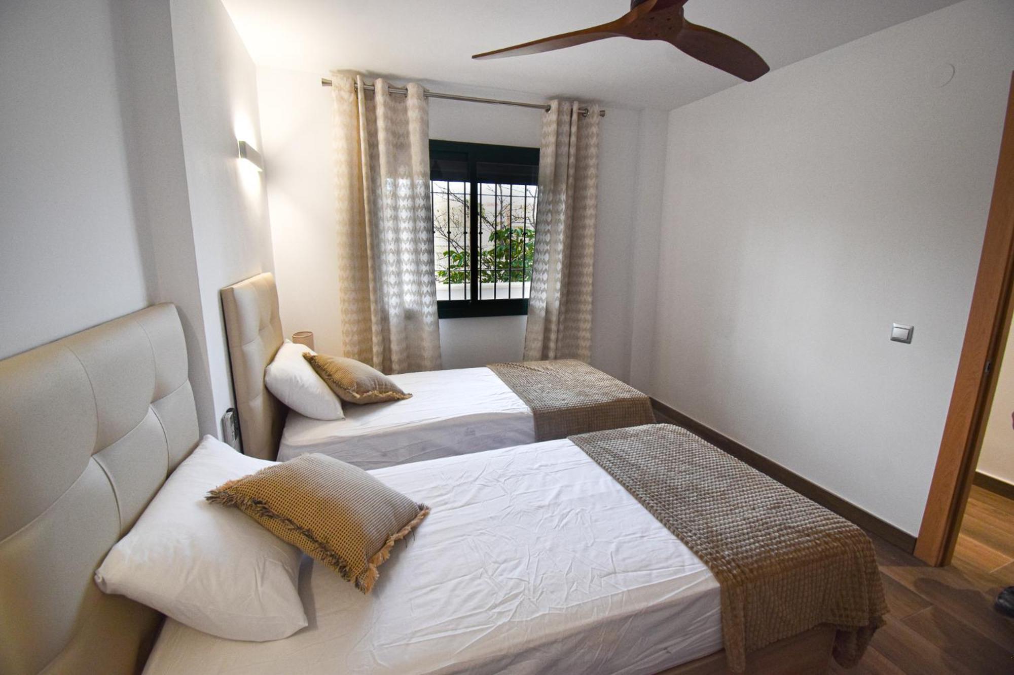 Urb Pueblo Del Parque, Luxury 2 Bedroom Apartment. Fantastic Location. Benalmádena